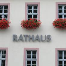 rathaus haus b außen rathaus schriftzug nah1