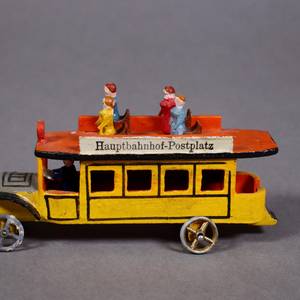 Ein Spielzeugbus aus der Sammlung von Albrecht Krenkel