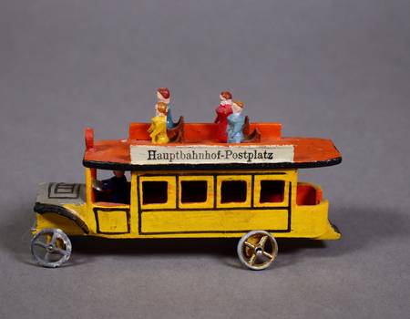 Ein Spielzeugbus aus der Sammlung von Albrecht Krenkel