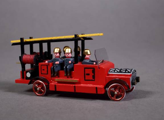 Ein Miniatur-Feuerwehr-Auto aus der Sammlung von Albrecht Krenkel